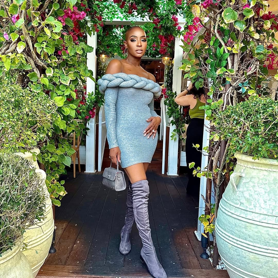 My Saturday Lunch outfit! Monochrome grey vibes 🩶
Dress: Akira Shoes: Stuart Weitzman Purse: Winston Leather 

#LTKShoeCrush #LTKStyleTip #LTKParties