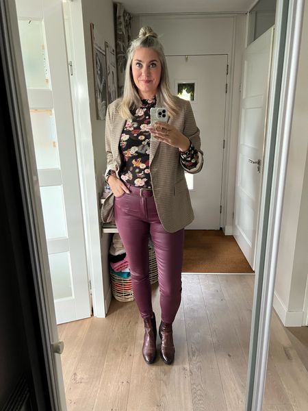 Outfits of the week

The floral print mesh top and the burgundy coated jeans are both from Norah (current collection) and can’t be linked. I am wearing size 40 in both. 

The grey plaid blazer is an absolute favorite. I keep grabbing it. Wearing a Medium. 



#LTKCyberweek #LTKeurope #LTKunder50