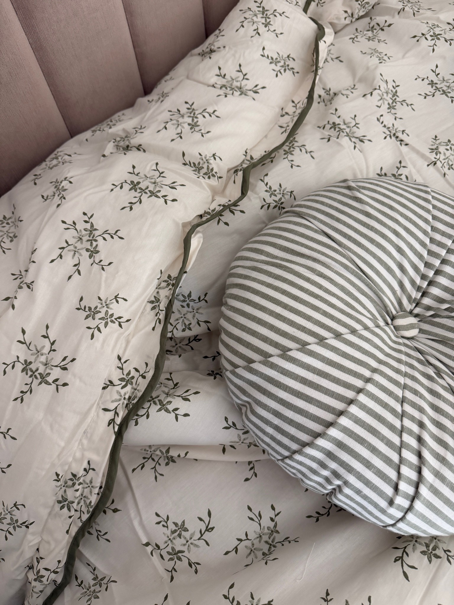 The cutest new bedding 🤌🏼

#LTKSeasonal #LTKKids #LTKHome