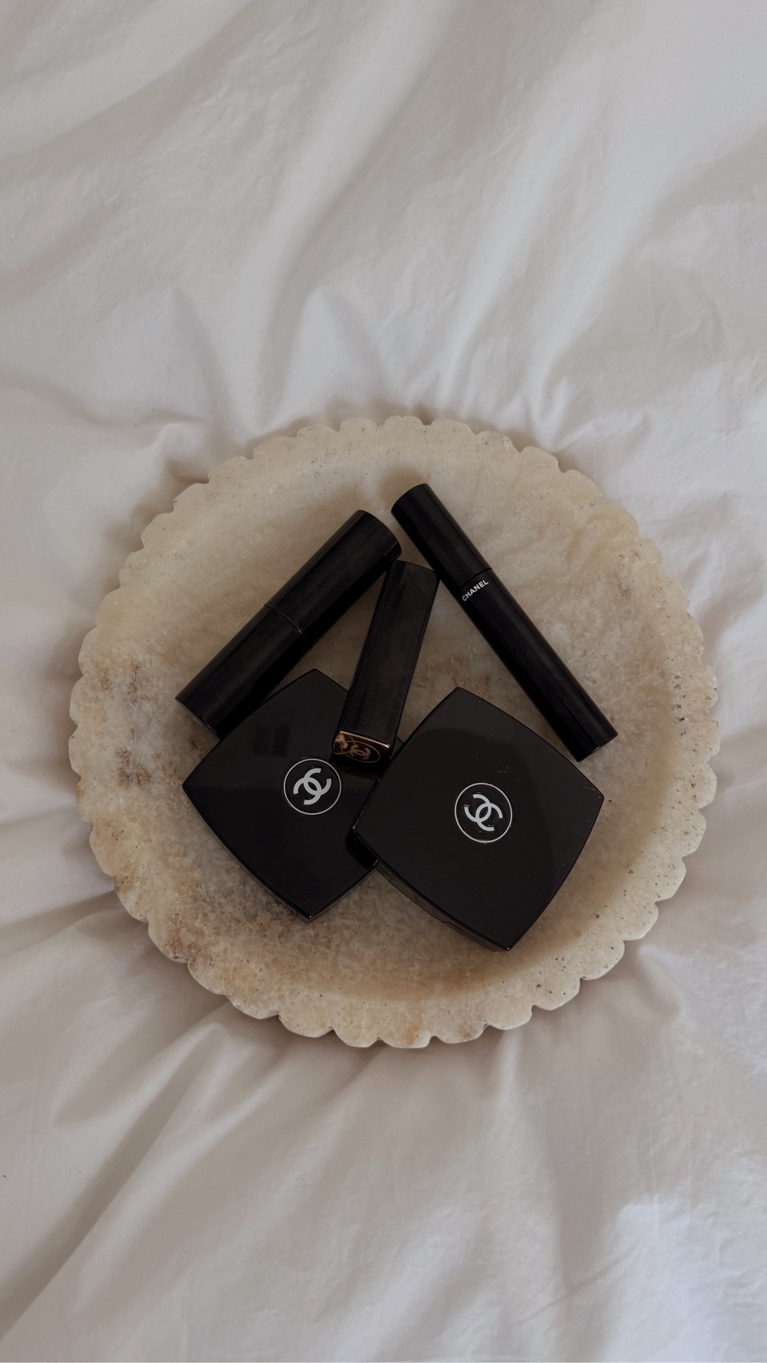 My “no makeup “ makeup routine! ✨

I’ve only worn foundation a few times in my life. 🤍

I know foundation is a total lifesaver for so many, but honestly? I’ve just never loved how it feels on my skin. It always feels a bit heavy and “done,” and at my age, I’m much more interested in a breathable, skin-first glow. 

My “no-makeup” routine is really just about the glow. I use a BB cream to catch the light (not to disguise my skin!), a light flush of blush, and just a touch of highlighter on my cheeks for that extra pop. I always dab on my lipstick to get that perfect creamy texture, then just a little concealer and mascara. It’s elevated, it’s easy, and most importantly, it still looks like me. 
PS: I almost never wear eyeshadow, but if I have to, like I did in this video, I like to use a very light shade. ✨

Are you team “full coverage” or do you prefer to let your skin show through? 

Valentine’s Day makeup, Valentine’s date outfit, natural makeup, glowing skin products 

#LTKBeauty #LTKValentine #LTKmorningroutine