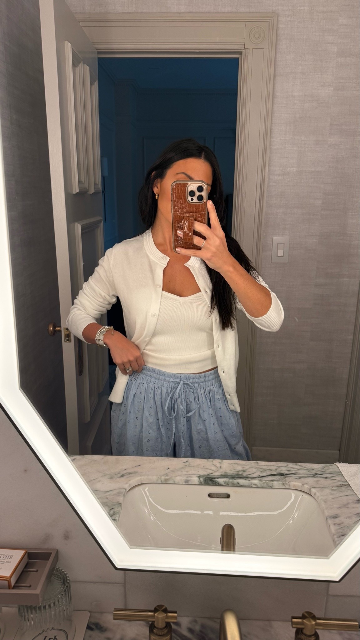 Airport travel outfit to go back home // all Walmart! 
Size small cardigan 
Size XS top
Size XS joggers

#LTKstorytime #LTKdayinmylife #LTKgrwm