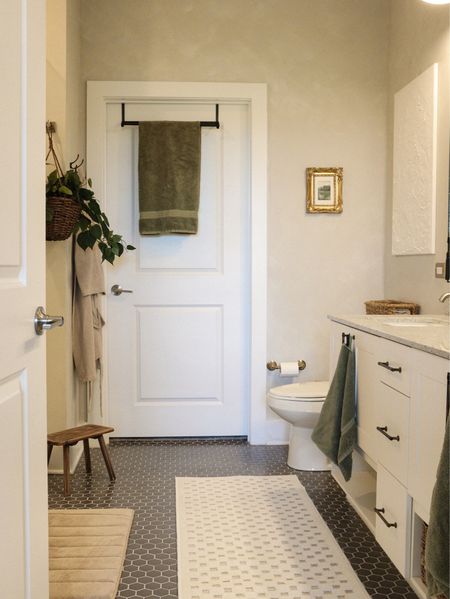 A simple spa + vintage inspired bathroom makeover 🤍

#thriftedhome #neutralhome #neutralhomedecor #homedecoronabudget #budgethomedecor #moderncottage #rustichome #vintagedecor #brass

#LTKFind #LTKhome