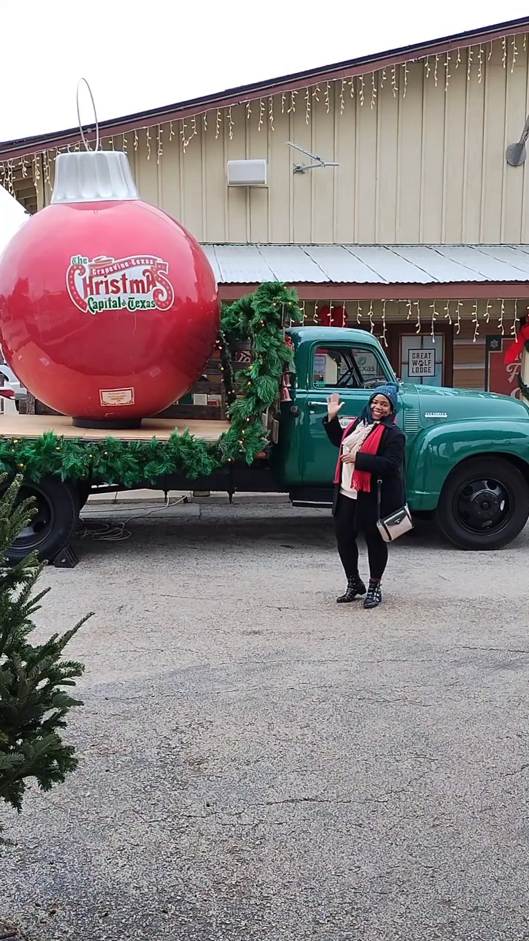 Cozy, chic and warm while touring the Christmas Capital of Texas!🎅🏾🎄

#LTKdayinmylife #LTKHoliday #LTKootd
