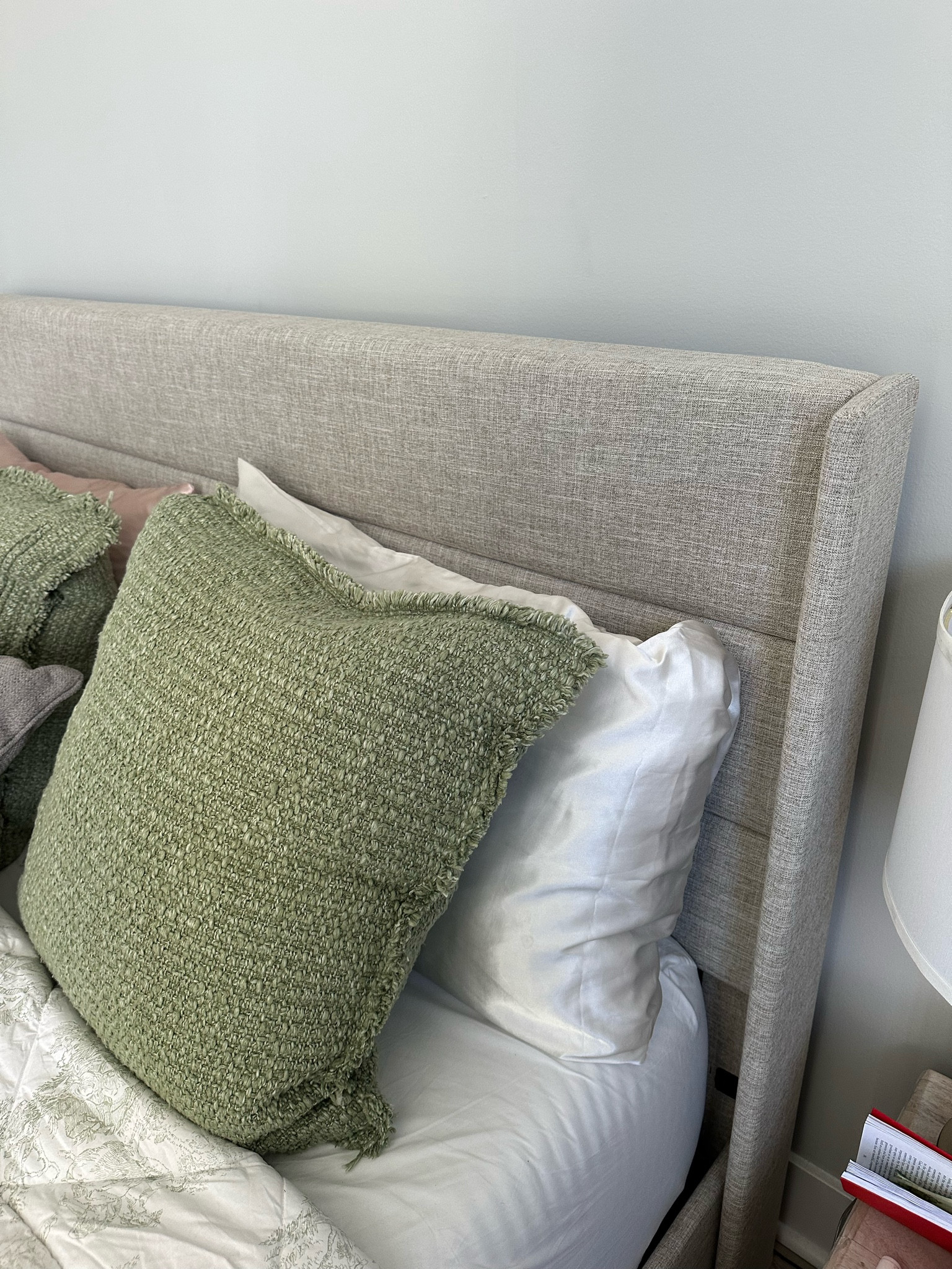 Storage bed Amazon
I love this bed! Perfect color and the storage is amazing 