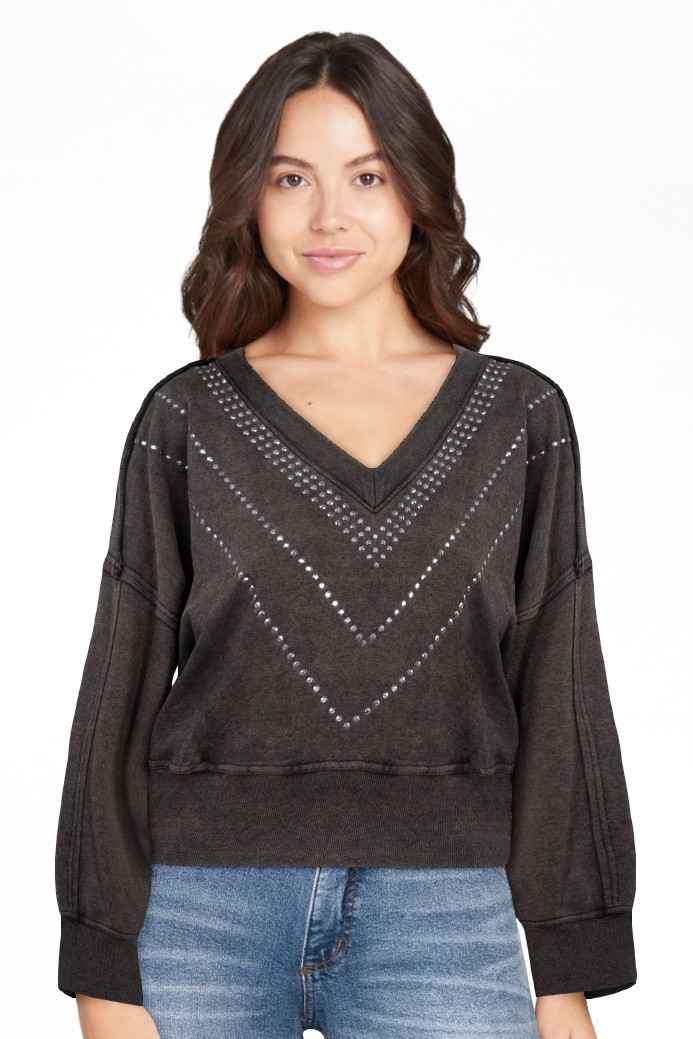 Jessica Simpson Women's and Women's Plus Rahmona Studded V-Neck Pullover Top, Sizes XS-4X | Walmart (US)