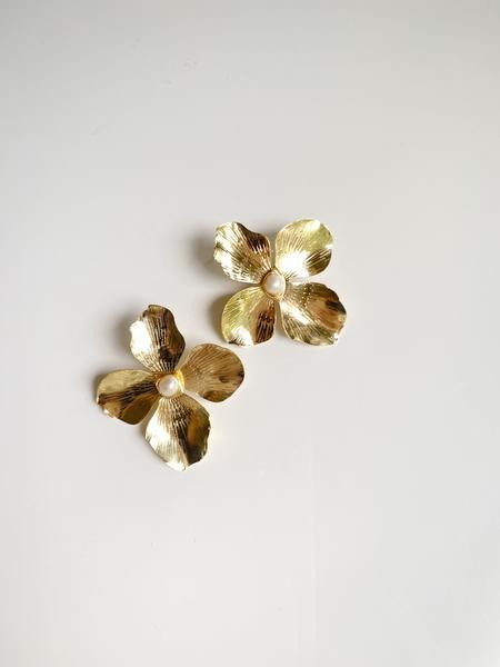 golden flower + pearl | Nicola Bathie Jewelry