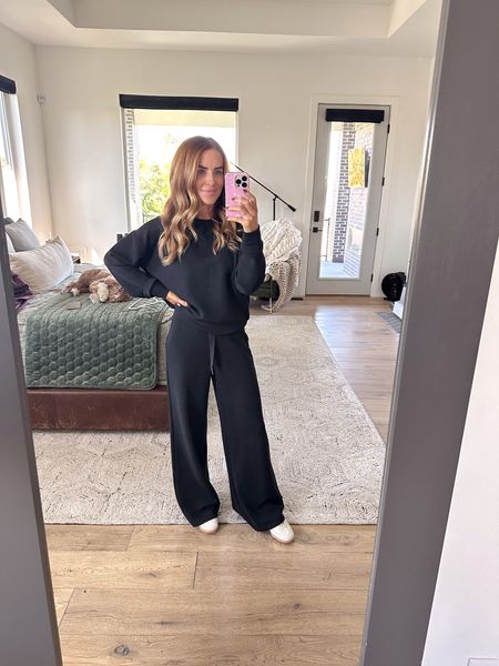 I’ll happy head into fall if I can wear this set every day. It’s the softest thing EVER. Wearing my true size in everything, could have sized down in the pants. @spanx #MatchingSet #crewneck

#LTKstyletip