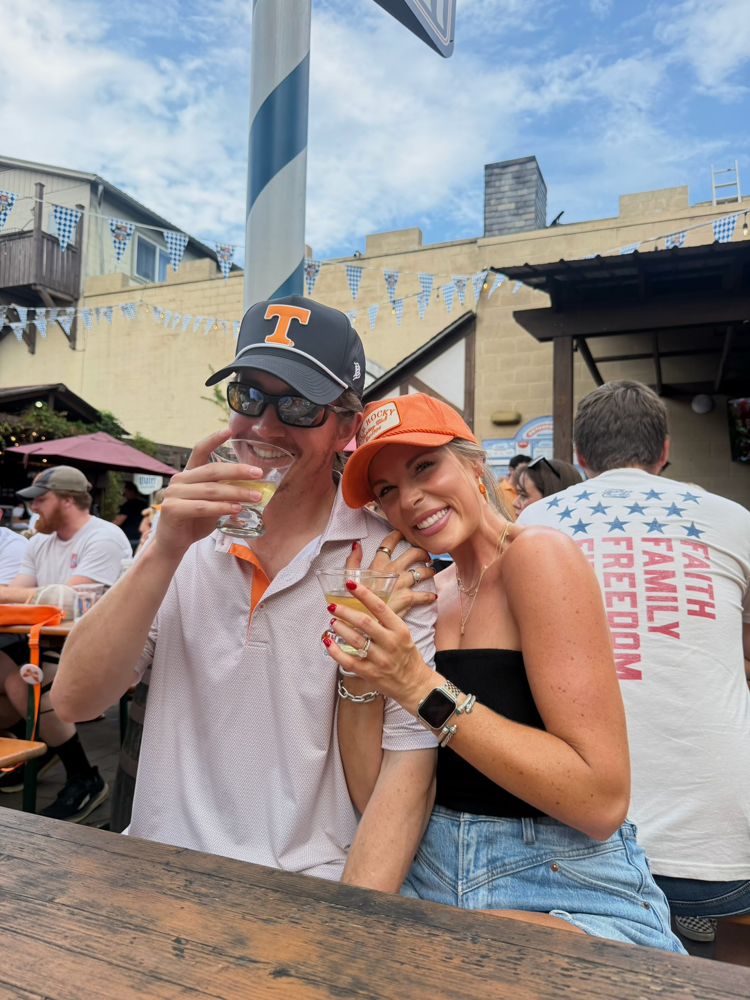 🍊🧡

size S in this top & 26 in these shorts!

tennessee football | abercrombie denim 

 #LTKdayinmylife #LTKootd