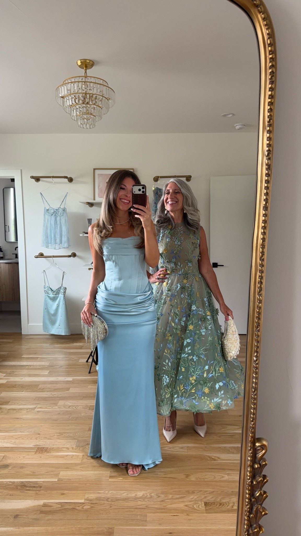 Mom and me wedding guest and formal event dresses! 💍✨

sizing:
i'm 5'4" and typically wear a small/2.

mom is 5'4" and typically wears a medium/6.

Wedding guest
Formal event
Black tie
Floral
Metallic
Pleated
Mother of the bride
Special occasion