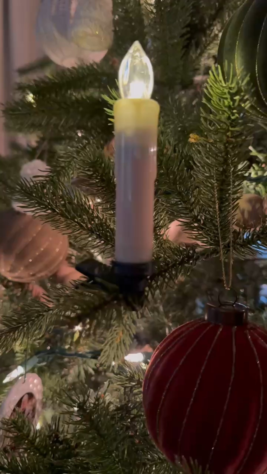 The glow that makes the tree come alive ✨
These Better candles create the prettiest flickering light among our green pine branches, glass ornaments, and velvet baubles. It’s that classic, cozy Christmas charm that never goes out of style. 🕯️🎄

#holidayhome #christmasdecor #classicstyle #cozyvibes #eanesinteriors


#LTKSeasonal #LTKHoliday #LTKHome