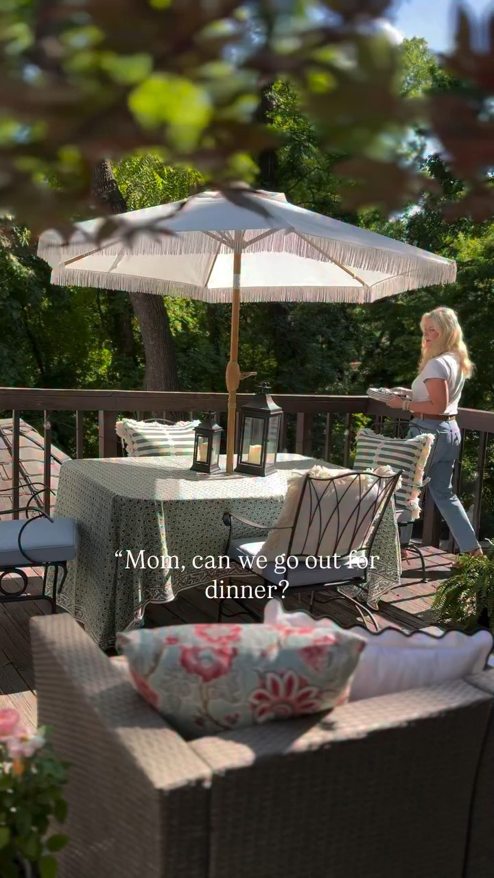 ✨✨one of the many reasons I love May🫶🏻. It feels like a grown up tree house up here on the deck. It’s an underutilized space, but I sure do enjoy maximizing its potential in the spring. I’ll share it in stories, but while I was taking a video clip, you can here the owls hooting🦉🦉

#outdoorliving #cottagestyle #outdoorinspo #heartandhome #englishcottagestyle