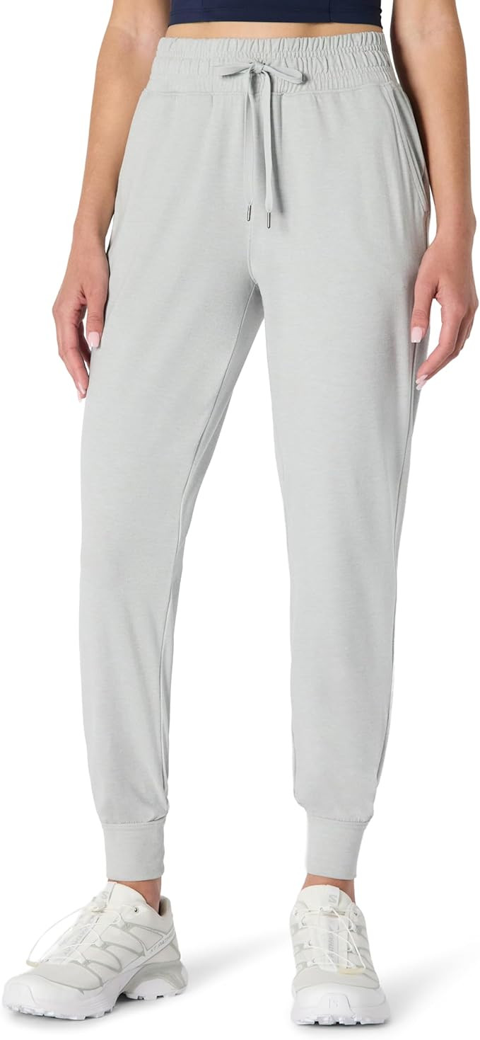Amazon Essentials Women's Athletic Soft Performance Lightweight Cropped Capri Workout Jogger Swea... | Amazon (US)