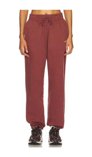 Phoenix Fleece Jogger in Red Sepia & Sail | Revolve Clothing (Global)