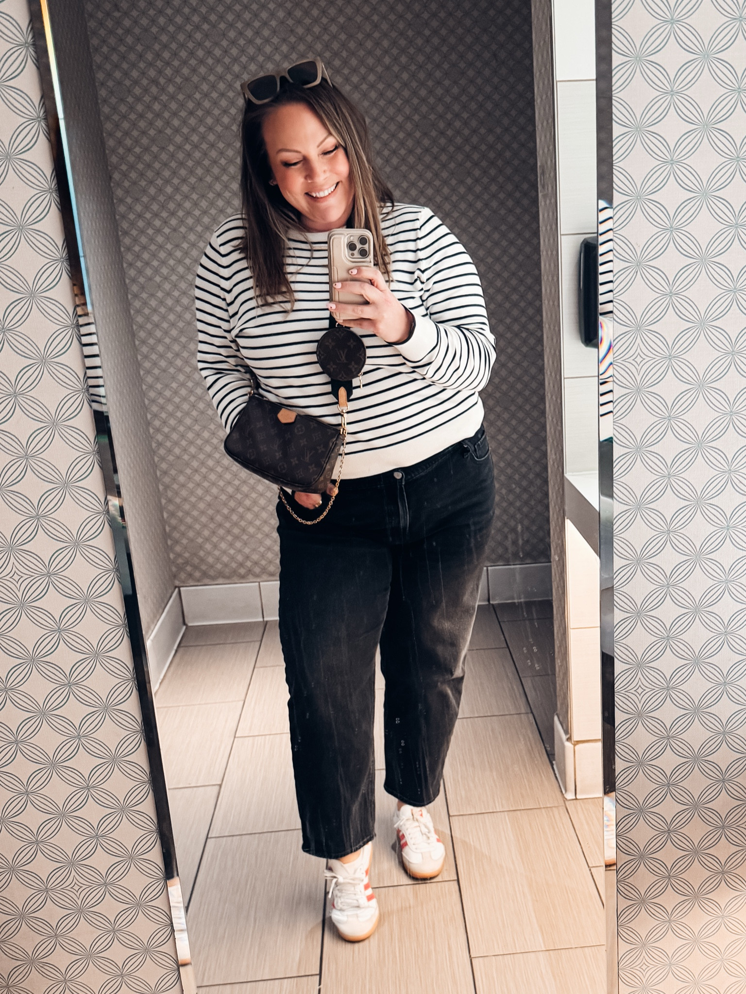 I would size down in this sweater as it does stretch! 

#LTKFindsUnder50 #LTKPlusSize #LTKOver40