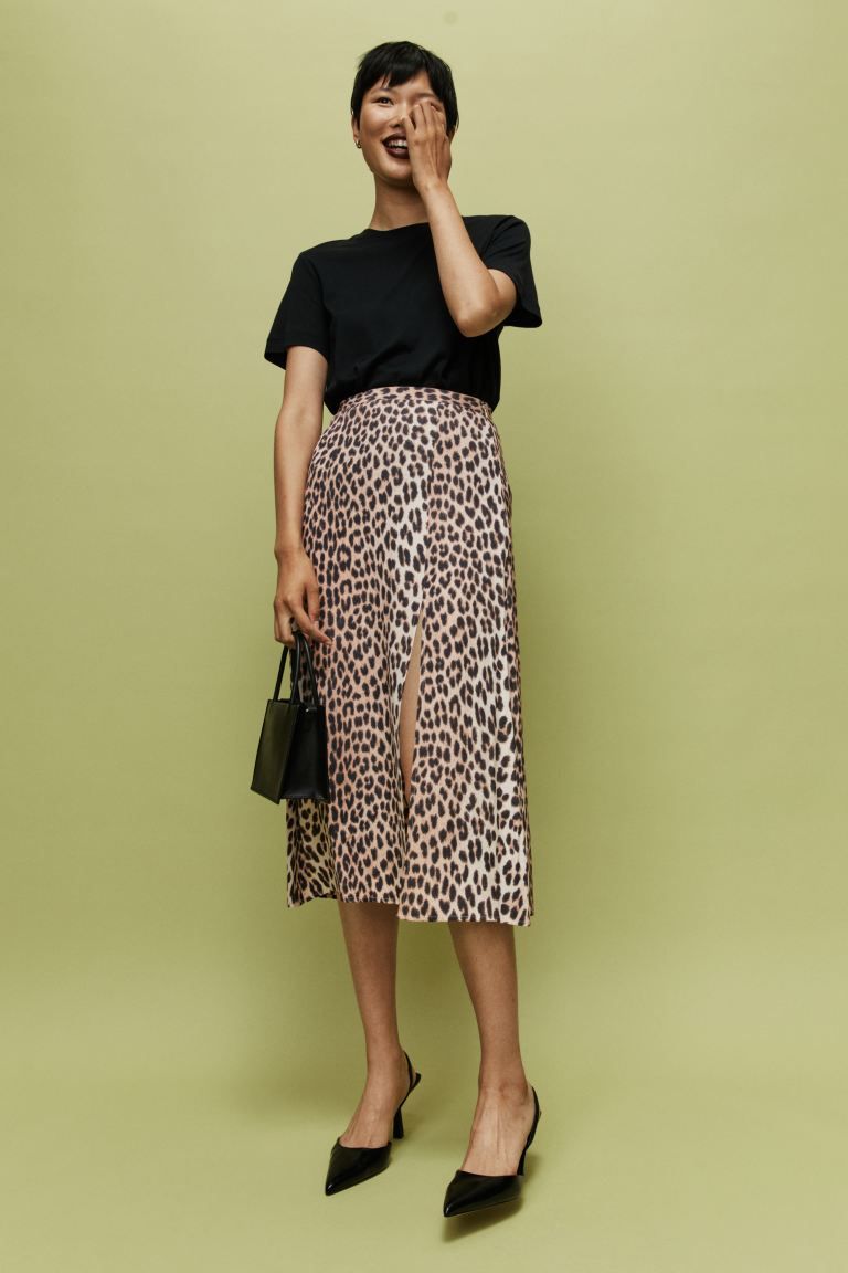 Conscious choiceNew ArrivalCalf-length skirt in an airy viscose weave with a high waist, conceale... | H&M (UK, MY, IN, SG, PH, TW, HK)