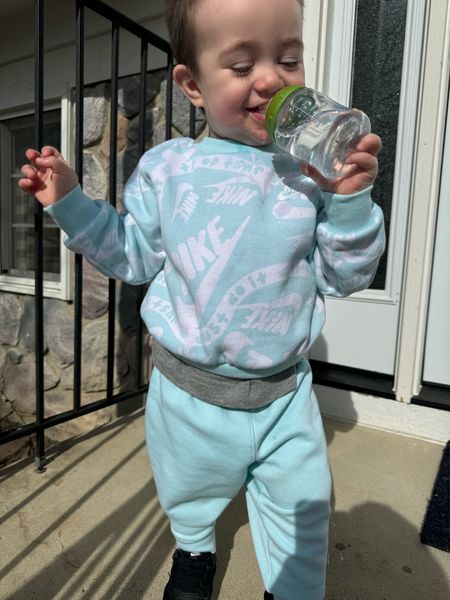 Toddler boy outfit kids spring outfits toddler girl Nike sweatsuit sweatshirt sweatpants baby

Loving the color of E’s new Nike outfit! Linking this exact outfit (it’s on sale!), exact sneakers, and some other cute Nike outfits in similar colors!
😘

#LTKkids #LTKbaby #LTKfindsunder50