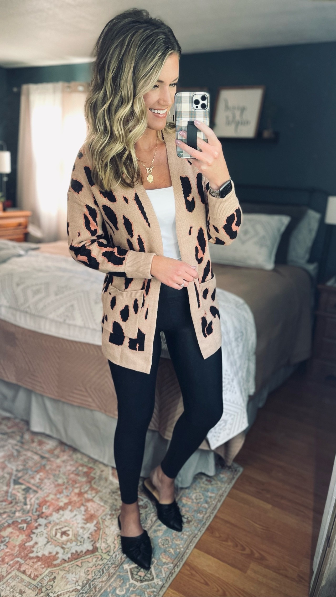 Fall outfit inspo #fauxleatherleggings 

#LTKstyletip #LTKSeasonal #LTKunder100