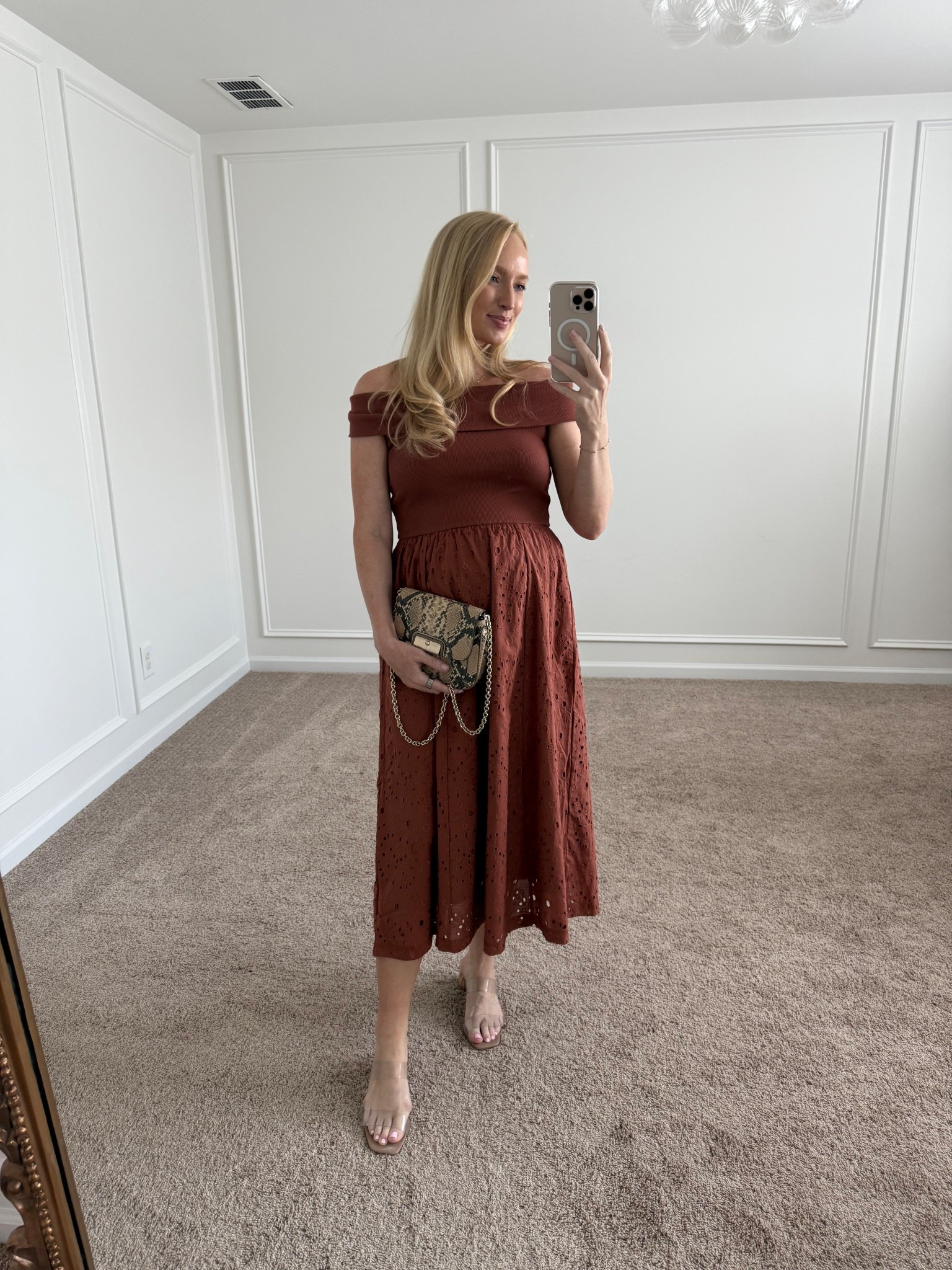 Such a gorgeous traditional dress for fall family photos. 


Summer to fall outfits // family photos // off the shoulder dress // rust dress // loft outfit 