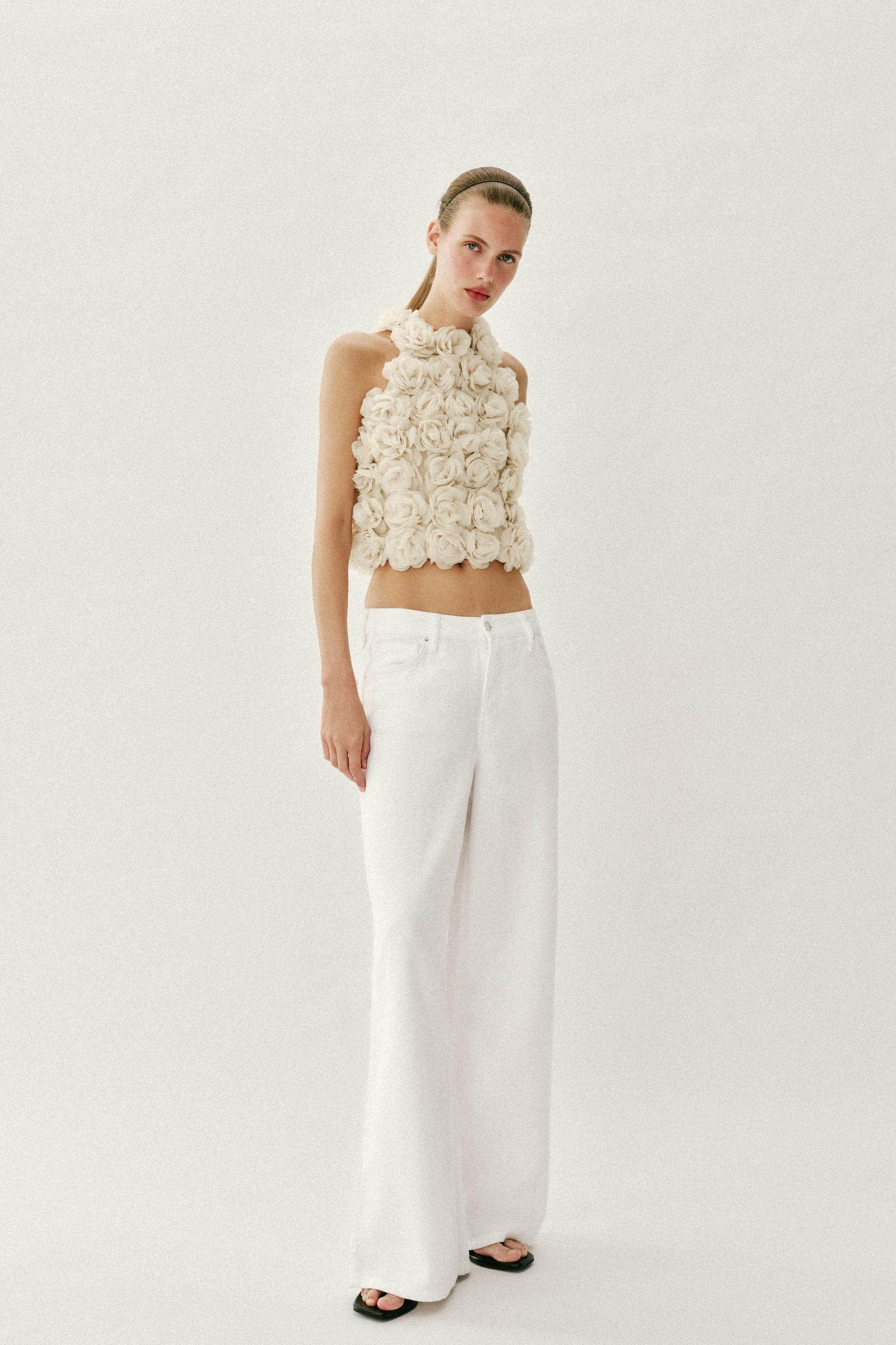 FLORAL TEXTURED KNIT HALTER TOP | Zara US