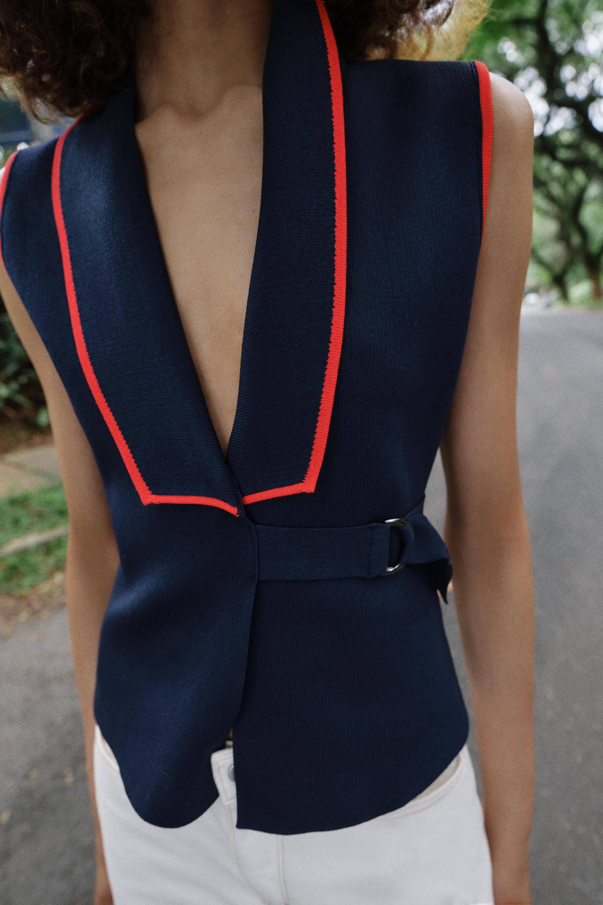 GILET CROISÉ À BOUCLES | Zara US