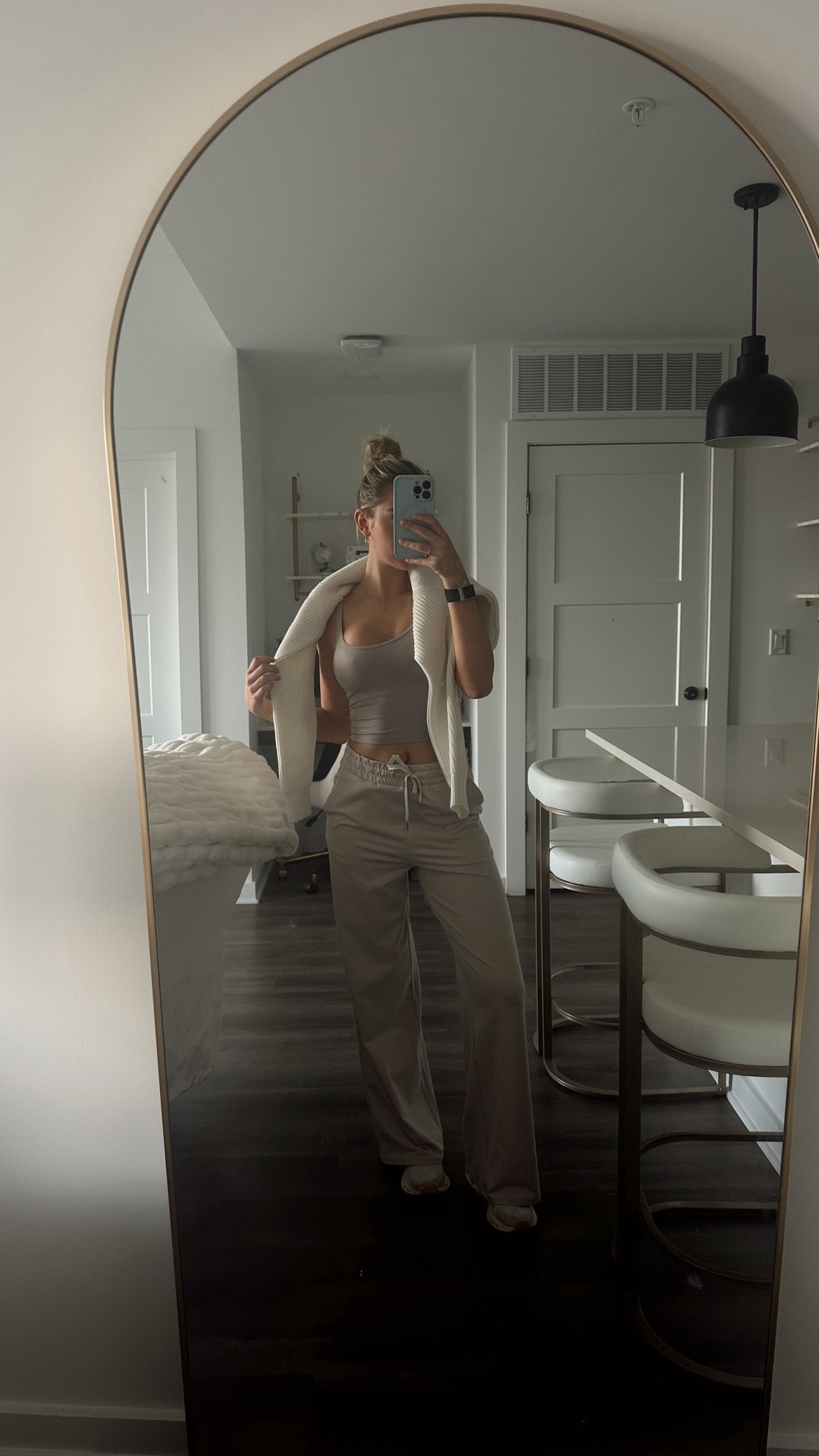 Different looks, same pant 🤎 Halo Essential Wideleg on repeat — the comfiest DreamKnit™️ fabric ever from @vuoriclothing #VuoriPartner