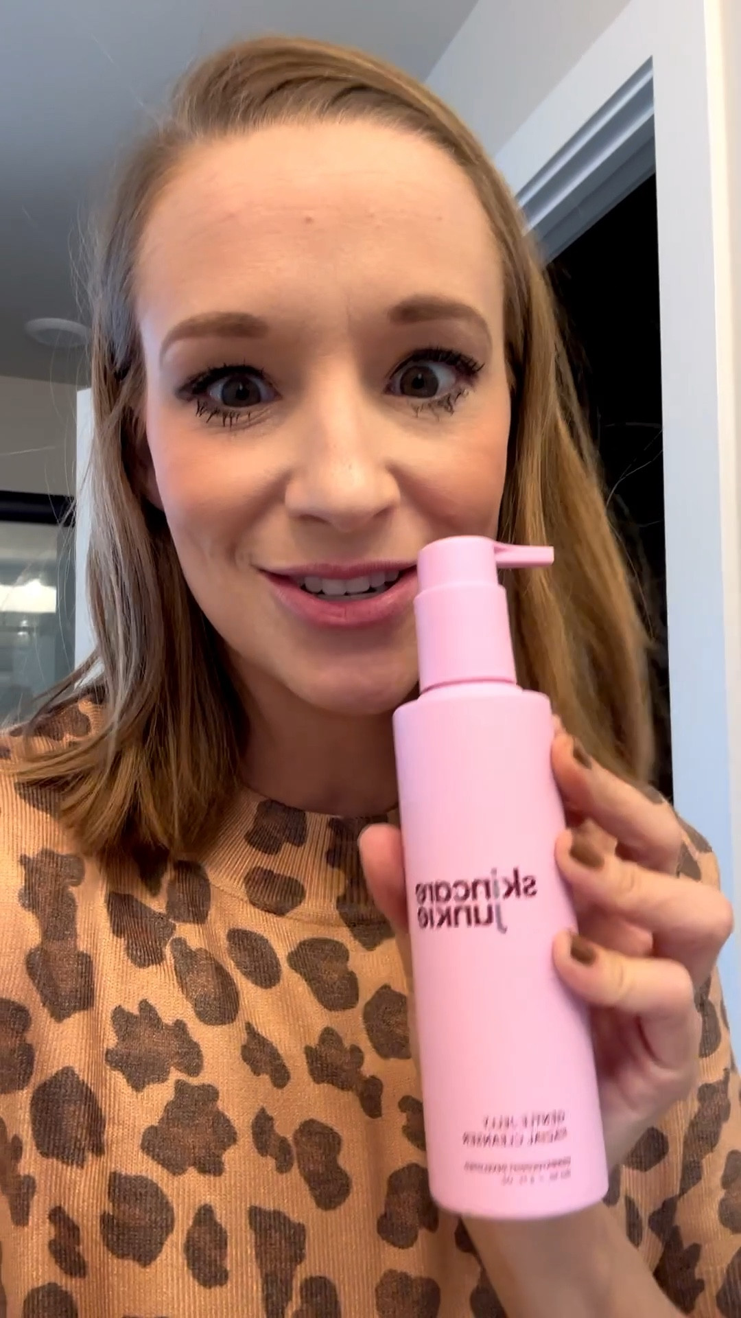 My newest obsession!! Amazon makeup remover/ facial cleanser!!