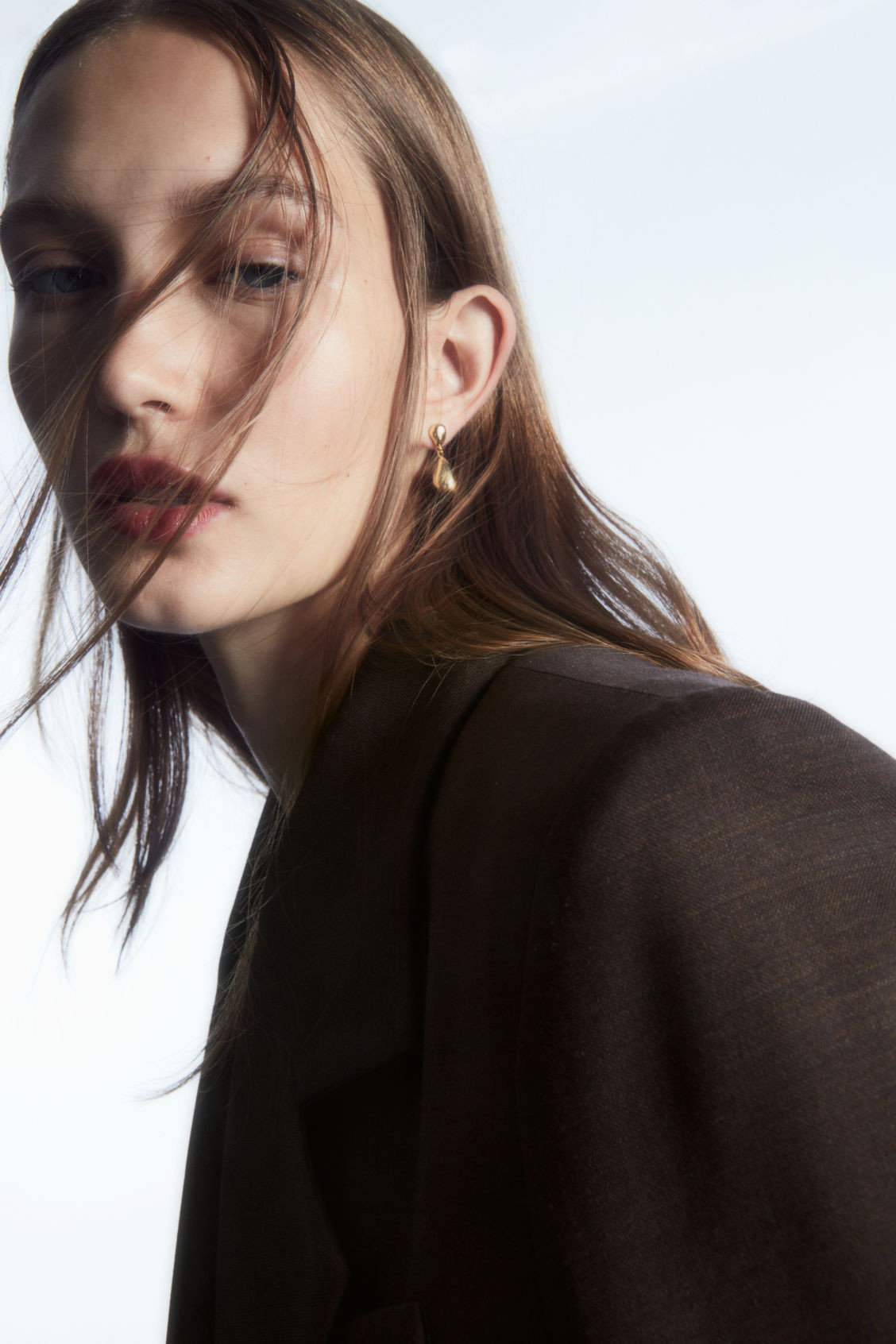 MISMATCHED DROP STUD EARRINGS - GOLD - COS | COS UK