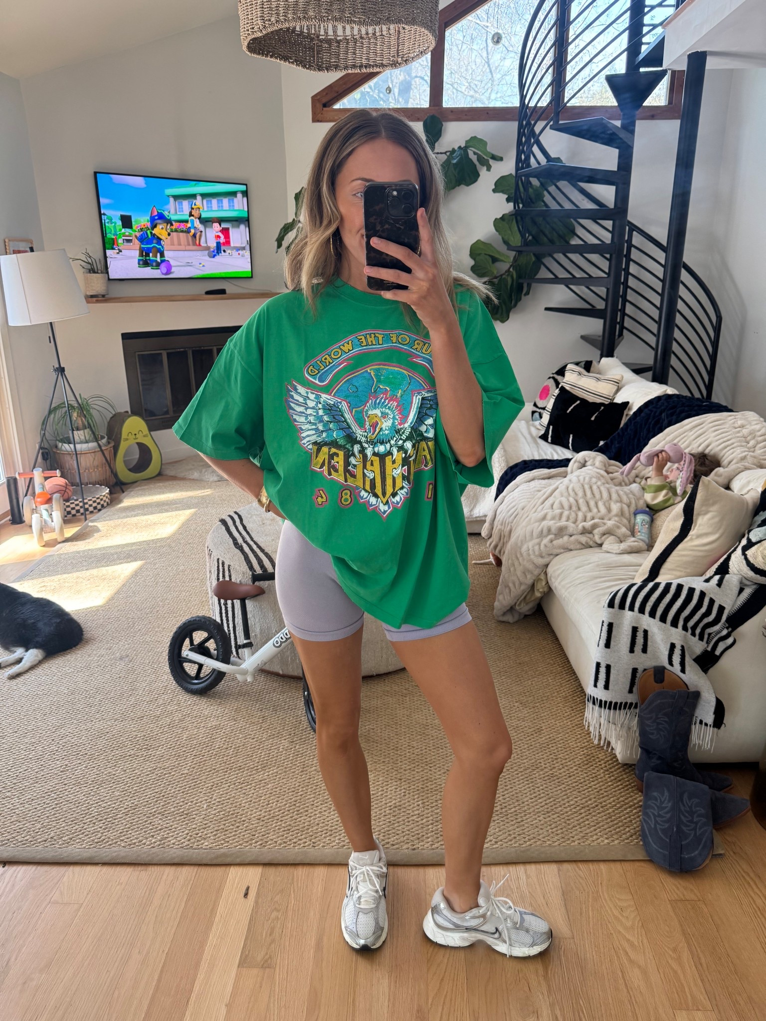 Oversized tee my fav!! 
TTS shoe 