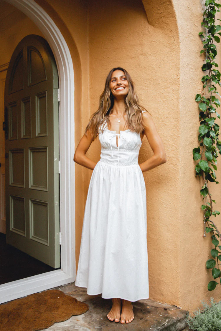 French Silhouette Midi Dress White | VRG Grl