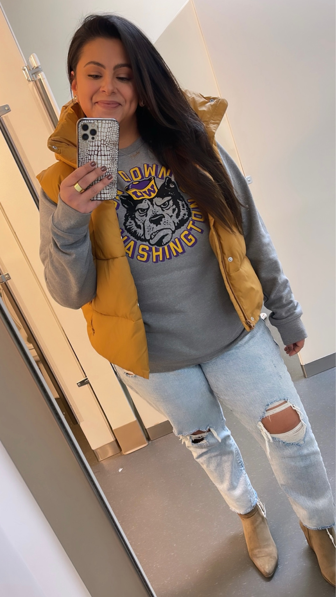 Midsize jeans from Old Navy are 50% off right now! Alo puffer vest is on sale for 30% off now too  

#LTKsalealert #LTKCyberweek #LTKcurves