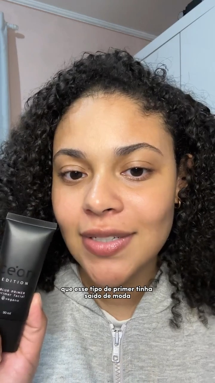 Alguém me explica o motivo de ter saído de moda? 🤔Primer efeito com blur deixa a pele a coisa mais linda! Esse é Blur Primer da @oceane ☺️🖤✨

#LTKbrasil #LTKbeleza
