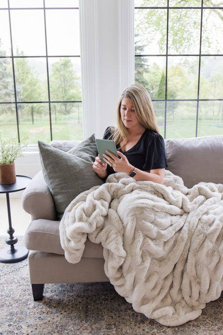 Mother’s Day Gift Ideas

Kindle  reading  blanket  home decor  relaxation   Faux fur  neutral   Home decor  work from home  relax at home 

#LTKhome #LTKGiftGuide