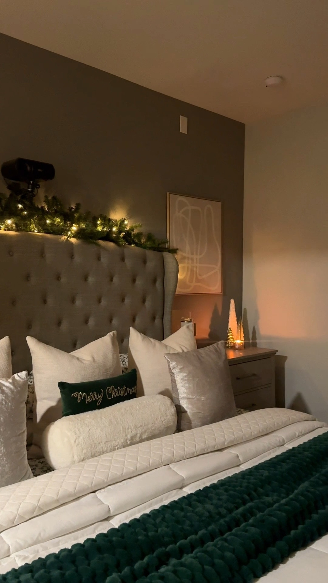 Holiday Bedroom Decor✨

#LTKSeasonal #LTKHoliday #LTKHome