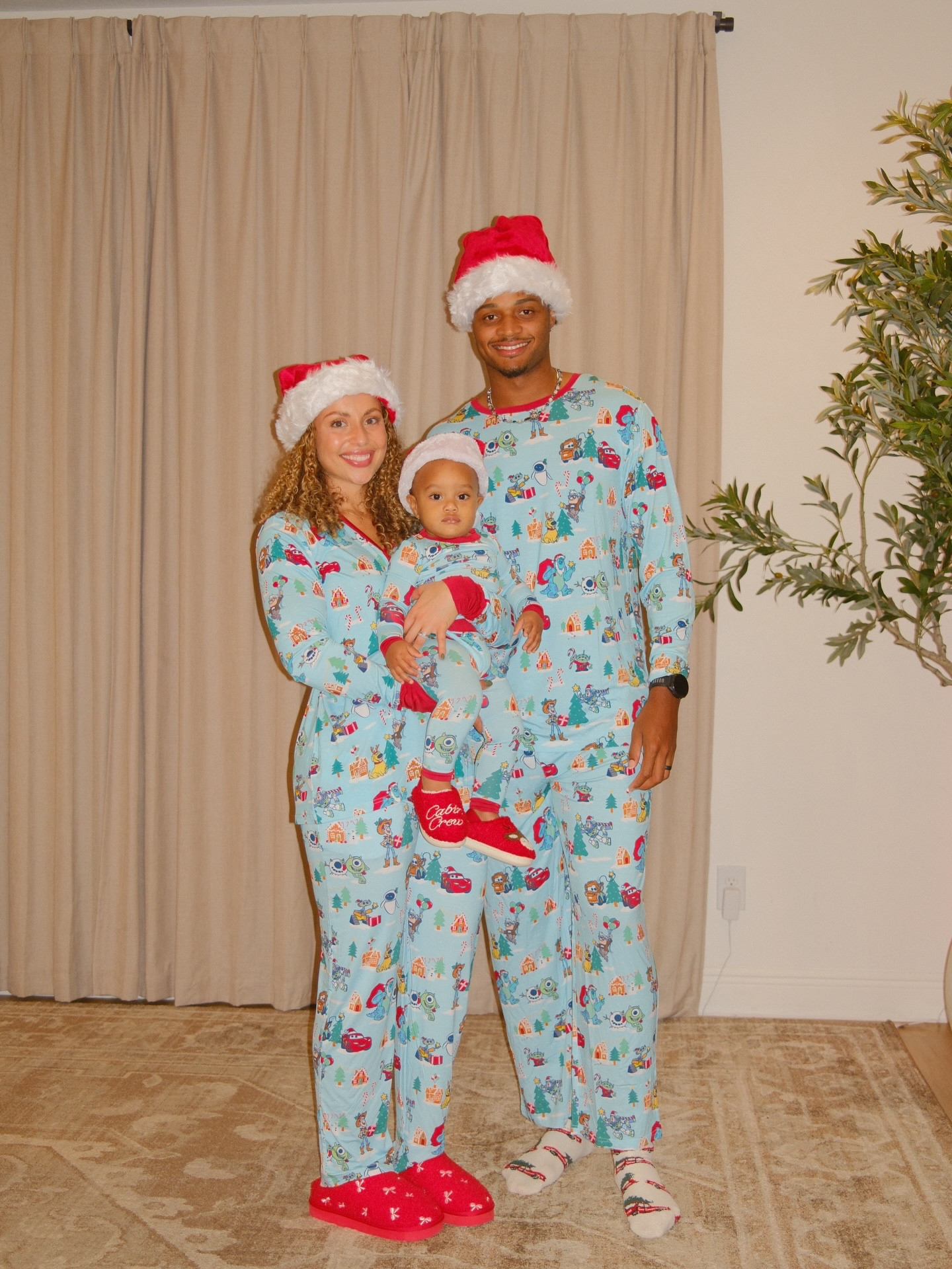 I weep at the goodness of God, I’m so incredibly grateful for my family. For yall, this community how you support me and love me like family. I can’t talk to each and everyone of you although I try my hardest but man I’m just so grateful and feel so undeserving sometimes to have yall, this support, this platform, I hope yall know every win is a win for all of us. If God did it for me he can do it for you. Happy Thanksgiving family enjoy today and just soak in the present. 🤍