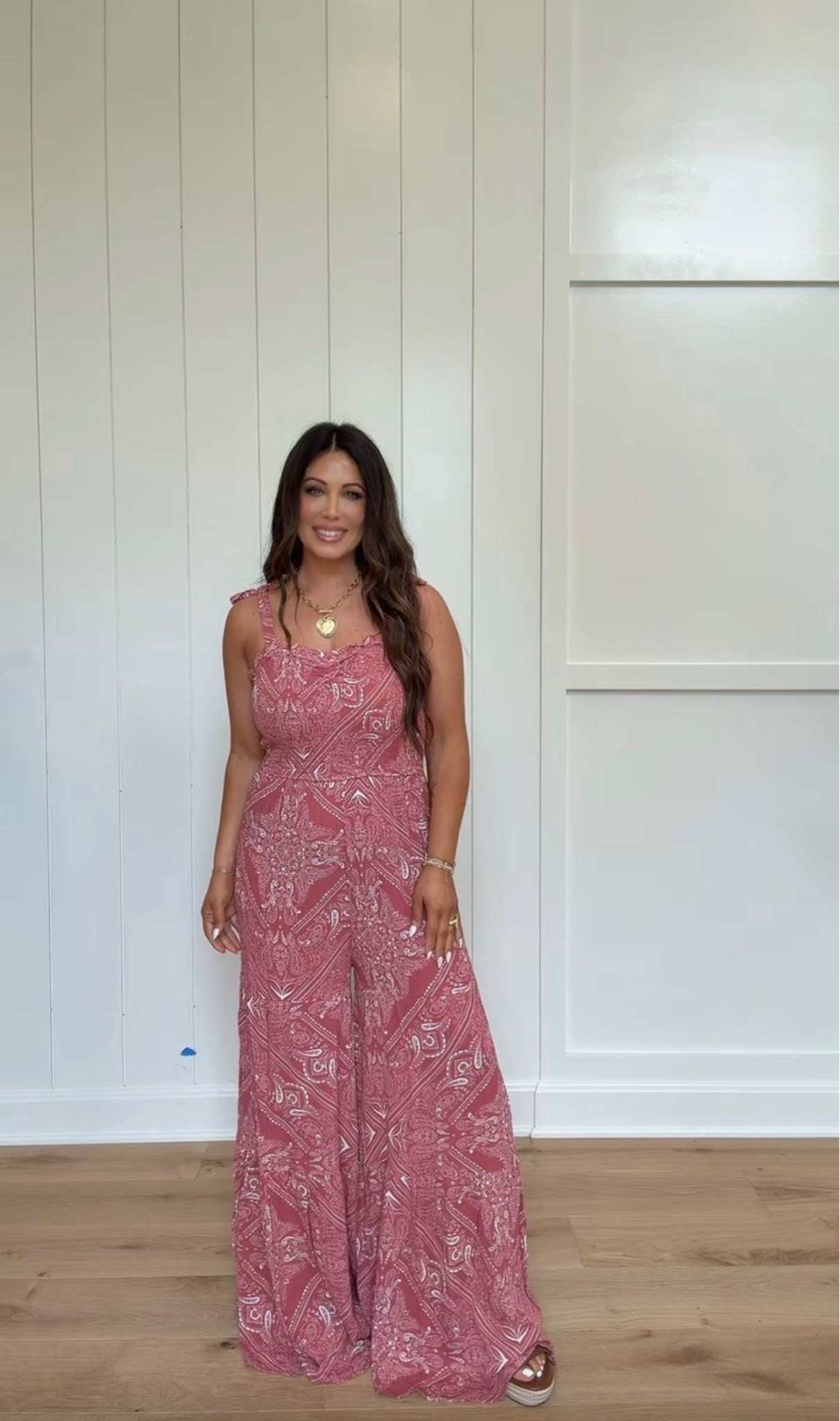 Okayyyy this jumpsuit 😍 The print, the fit, the flowy wide leg… she’s giving vacation, brunch, wedding guest, all the things ✨ One of those outfits that instantly makes you feel put together.

I linked all my current favs down below

#LTKStyle #LTKFashion #WalmartFinds #JumpsuitStyle #VacationOutfit #SummerStyle #WideLegJumpsuit #AffordableFashion