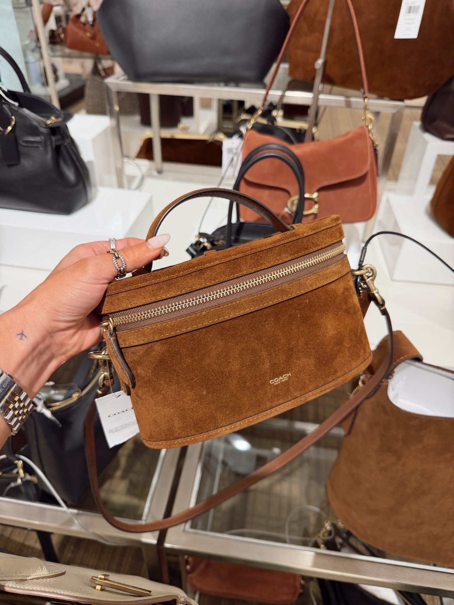 Sooo cute!!!



Summer outfits, accessories, suede, coach, top handle trail bag, Katy roach, livingmybeststyle

#LTKootd