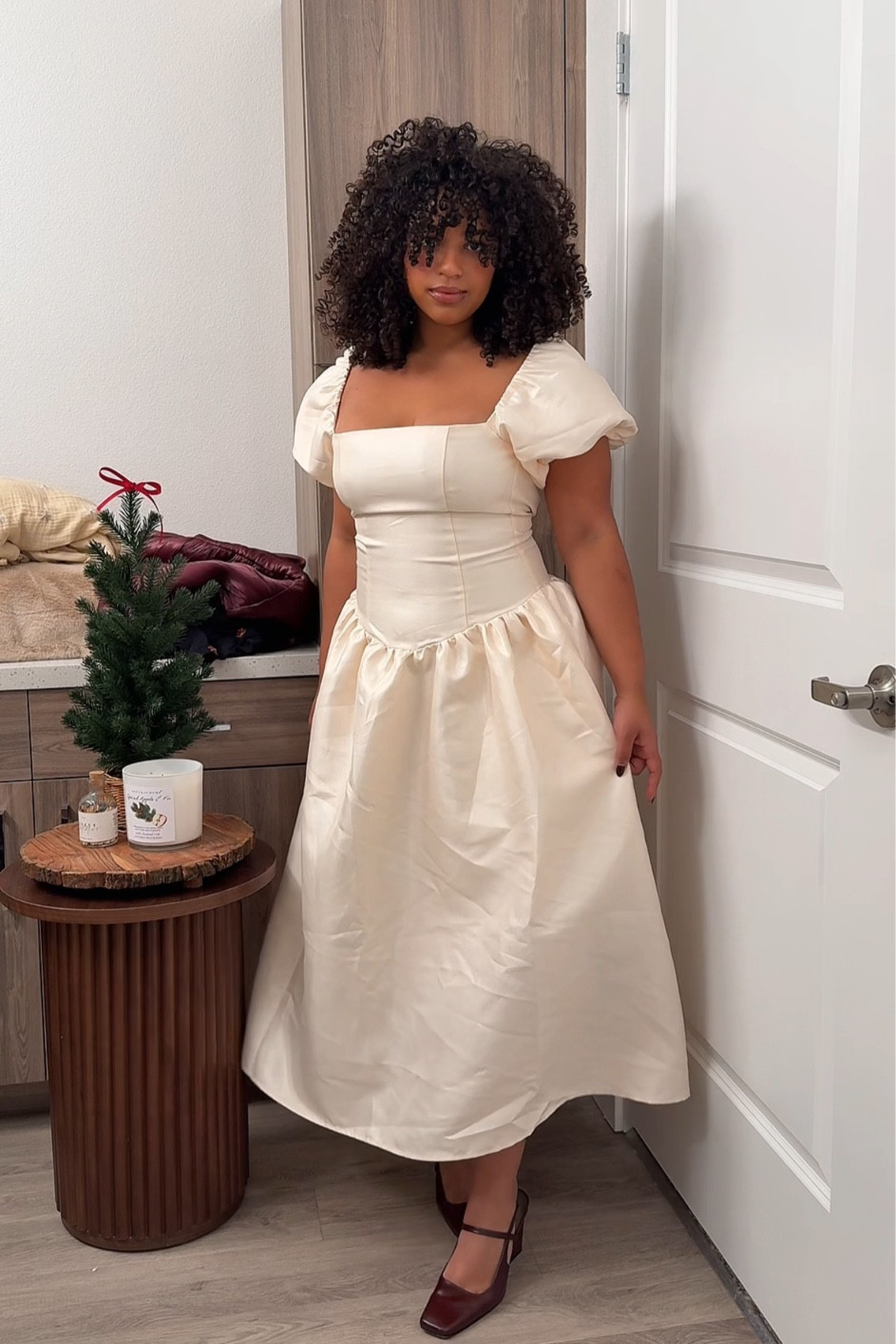 I’m wearing a size medium in this cream dress with adorable puffy sleeves

holiday dress
cream dress


#LTKCyberWeek #LTKSeasonal #LTKHoliday