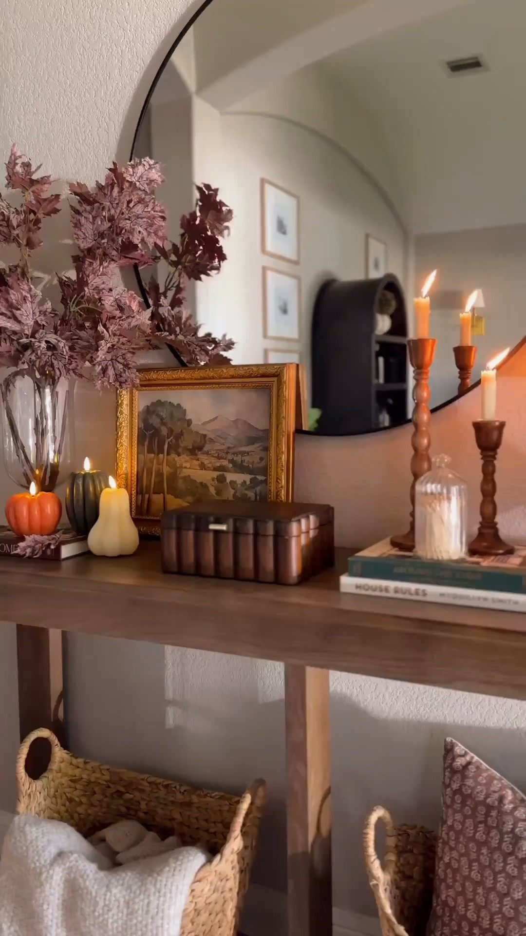 cozy fall entryway🍂🤎

my fall entryway is my favorite! 🤗 
Loving all the warm colors and textures that fall brings! 🍂

#entrywaydecor #fallhomedecor #falldecor #cozyhomedecor cozyhome

#LTKSeasonal #LTKHome #LTKSaleAlert