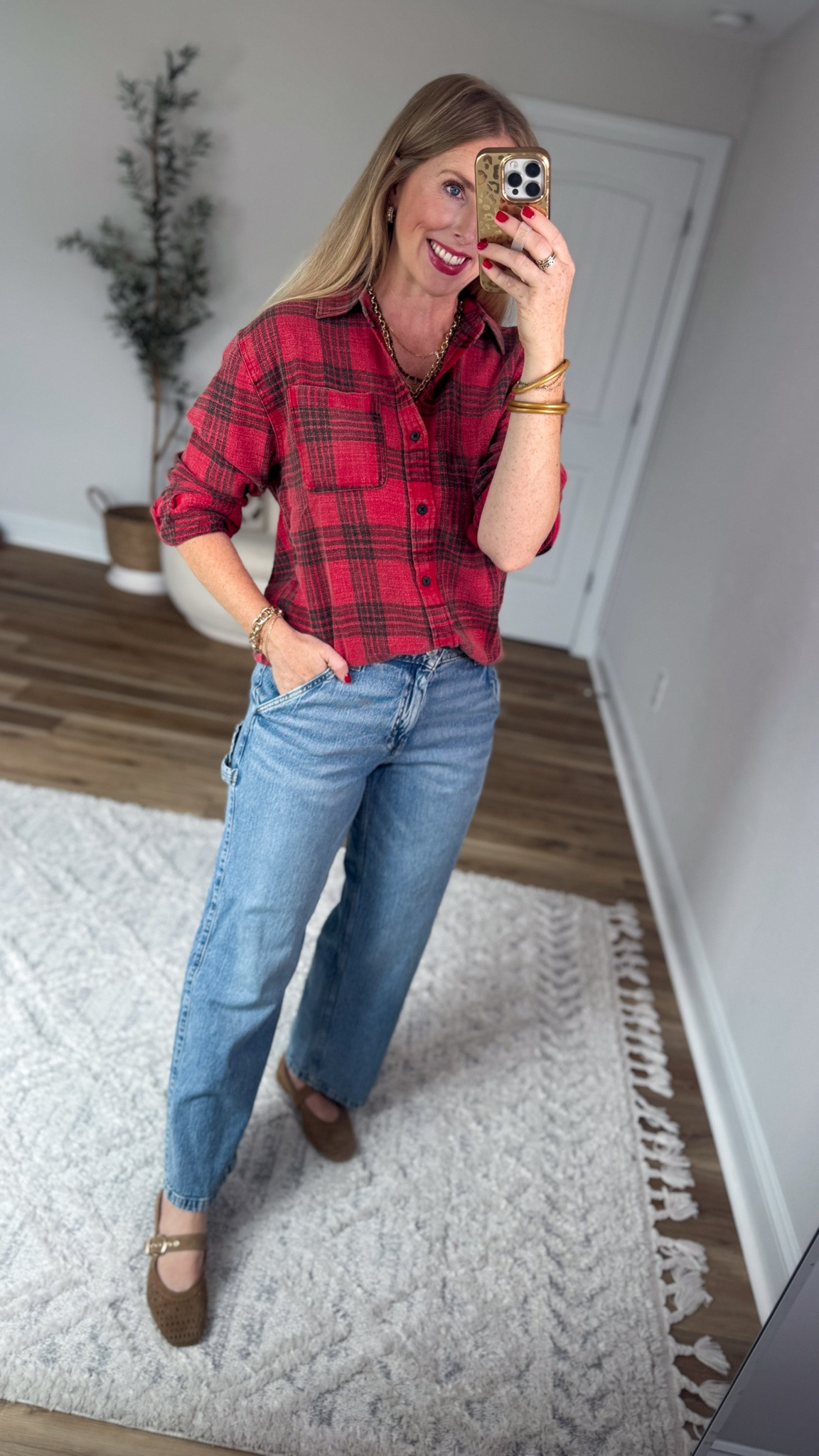 Weekend Walmart Wins try on
Men’s red & black vintage plaid button down- small
Relaxed jeans- tts