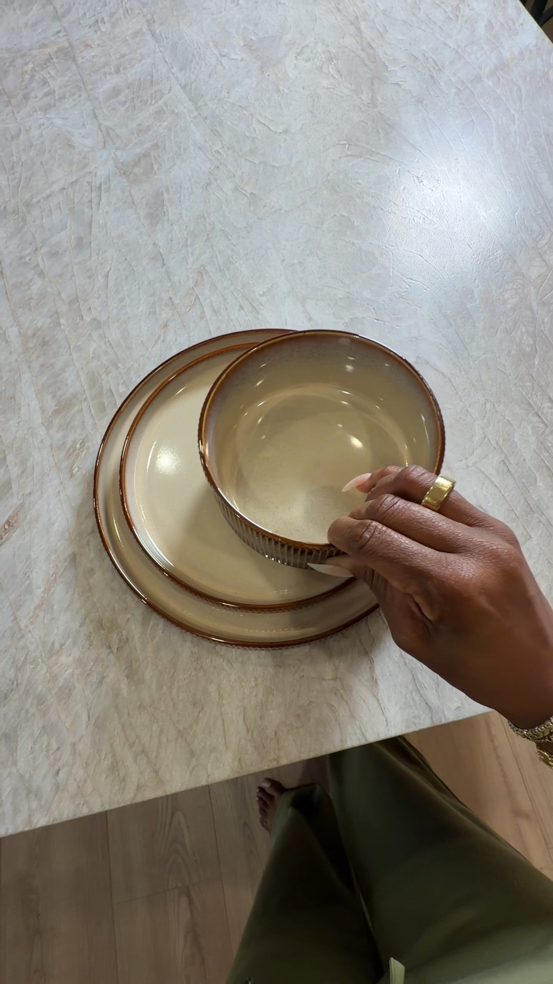 Scroll to shop! ✨ My favorite dinnerware. Everything is linked below.👇🏾

Desliza para comprar. ✨ Mi vajilla favorita.

📲 Download the free LTK app & follow me @kirasfashionfinds to shop all my daily finds.

#LTKHome #LTKdayinmylife #LTKfoodie