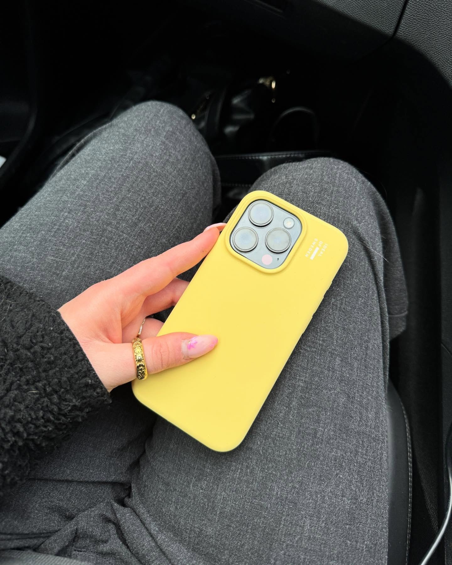 AD | nothing says spring like a pop of yellow @idealofsweden #idealofsweden 💐🌻💐💛

get 15% off with my code “BML6RS”

#LTKAprilSpotlight #LTKspring #LTKeurope