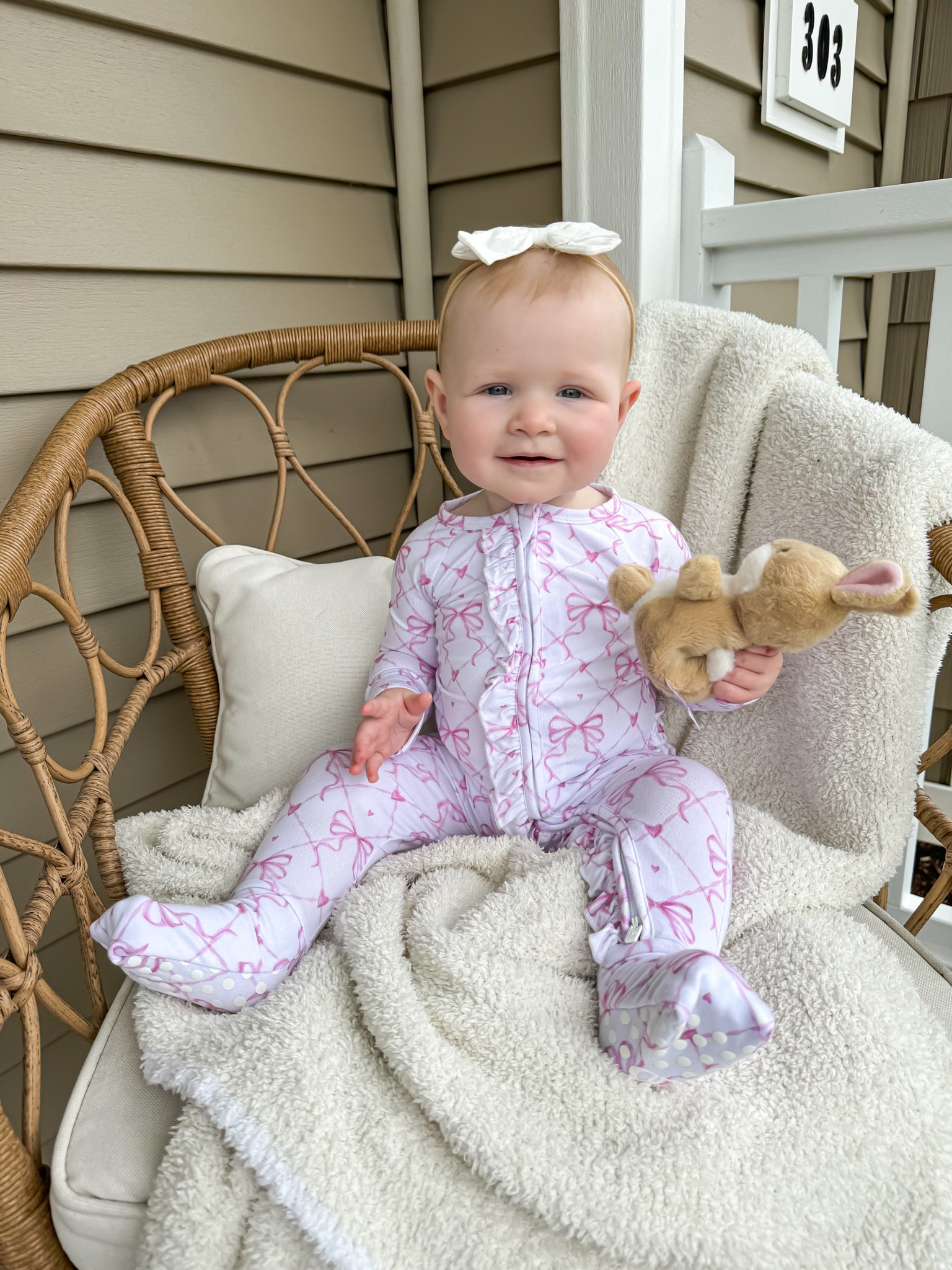 #ad Ella relaxing in her @bumsandrosesofficial outfit! 🎀 
.
We love these bamboo outfits for summer. The material is super breathable and stretchy. The current prints are ADORABLE for girls and boys!! Check my stories to see more prints and links! 🐰


#LTKKids #LTKFamily #LTKBaby