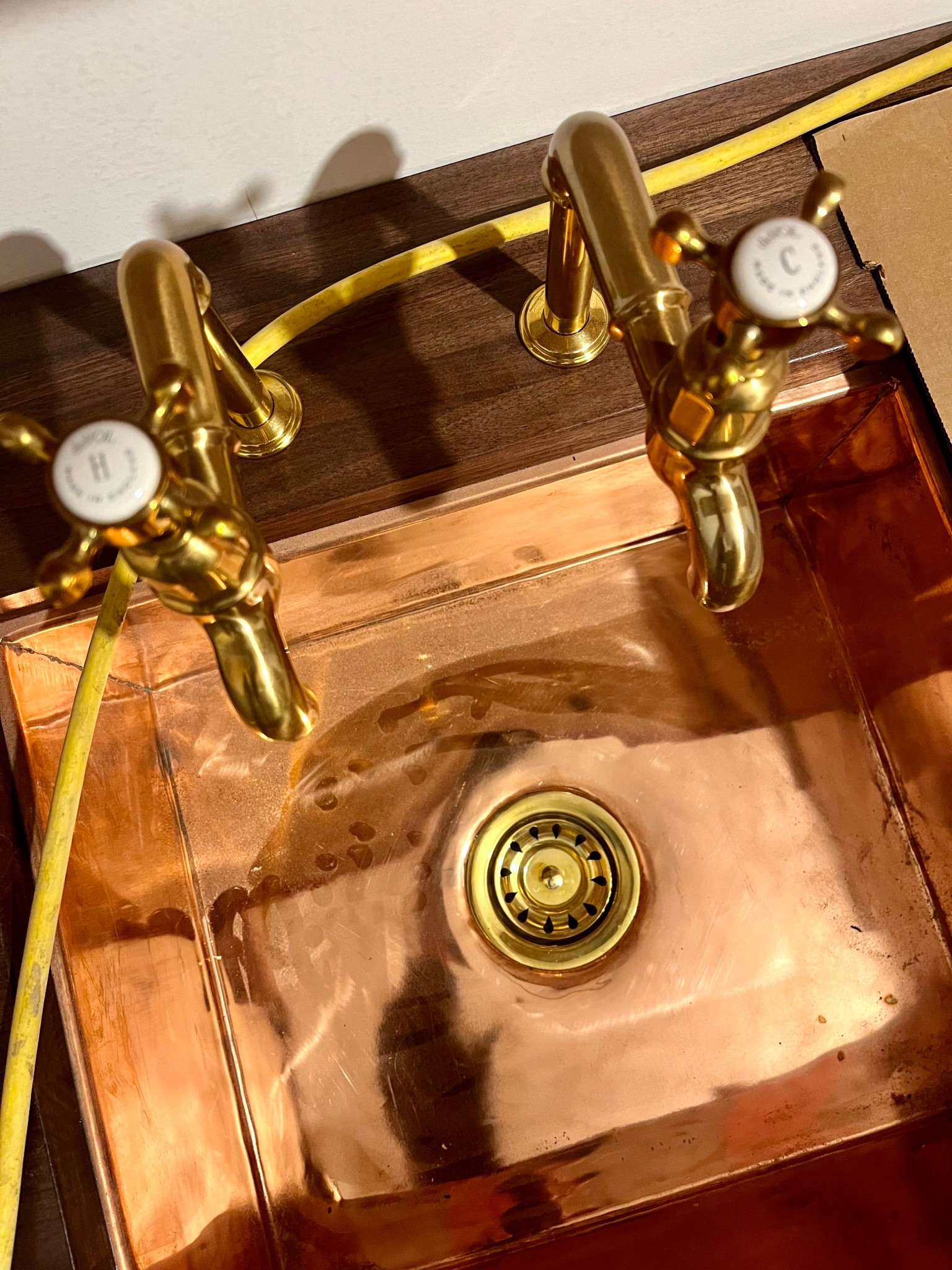 I wanted a copper bar sink but not a hammered one. This unlacquered copper one is perfectly simple and can be under or over mounted. Several sizes available. I mixed it with an unlacquered brass drain strainer and brass taps. Also linking the same sink avail in unlacquered brass.

#LTKGiftGuide #LTKHoliday #LTKHome