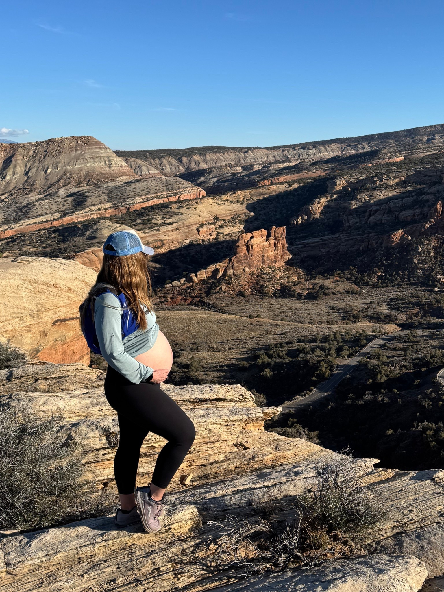 Women’s hiking outfit during the third trimester✨🤰🏻🏜️🥾

Bump friendly maternity hiking clothes. Still wearing the same hiking clothes I wore pre-pregnancy.

Sun shirt: small
Align leggings: 6



#LTKmomlife #LTKBump #LTKActive