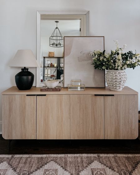 I’m so in love with this gorgeous console table from AMAZON! I can’t believe the price and it’s still on sale!

Entryway styling. Entryway refresh. 

(Mirror was thrifted)

#LTKsalealert #LTKhome