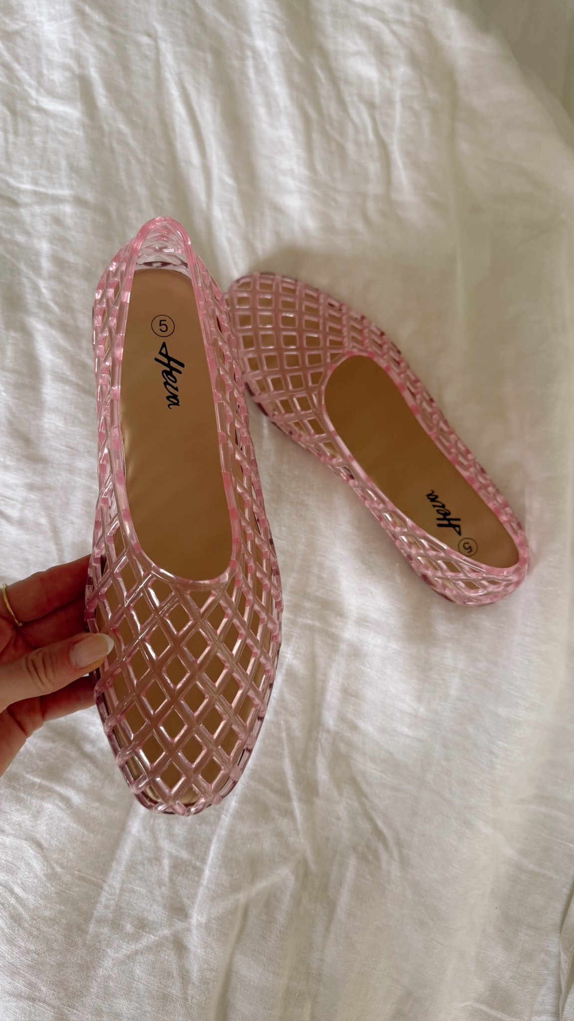 Pink jelly flats from Amazon!

Amazon shoes, Amazon flats, jelly flats, jelly shoes, flats, mesh flats, pink flats, pink shoes, summer trends, spring trends, 2025 trends, amazon fashion, amazon style, jellies, beach jellies, jelly mesh flats, ballet sandals, beach shoes

#LTKSeasonal #LTKStyleTip #LTKShoeCrush