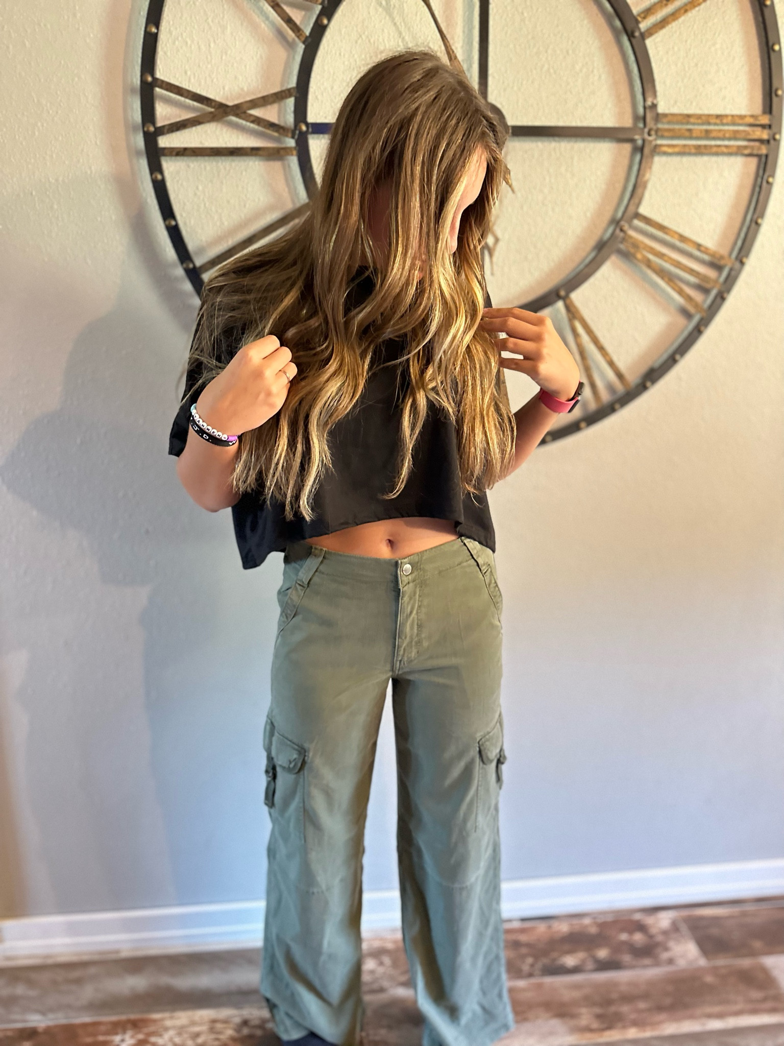 How cute are these cargos?! Dying!! Teen fashion, cargo pants, olive green, black tee, fall fashion, high school, crop tee #cargopants

#LTKFind #LTKfamily #LTKstyletip