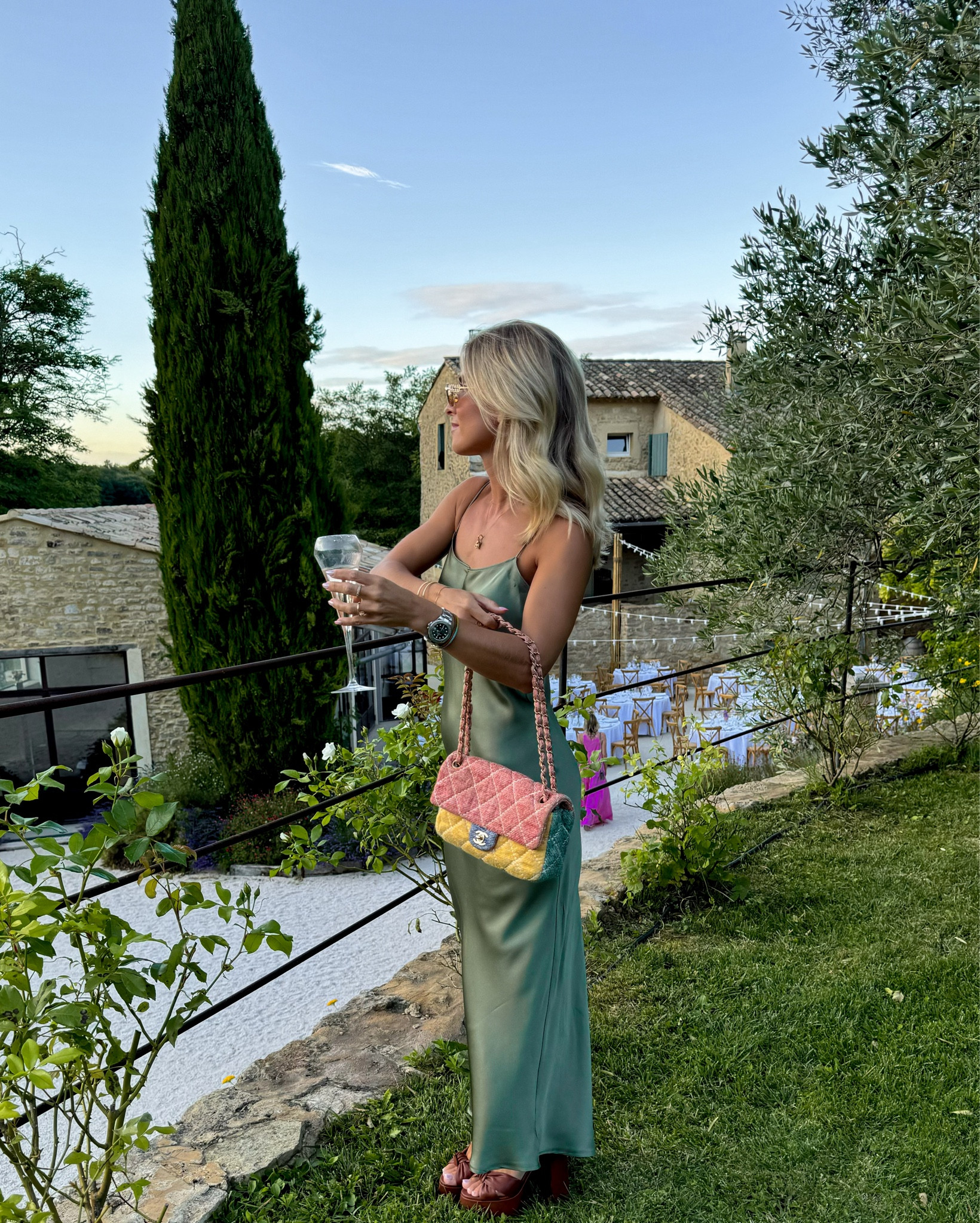 Wedding guest idea: silk dress & a linen blazer 🌻🐝✨