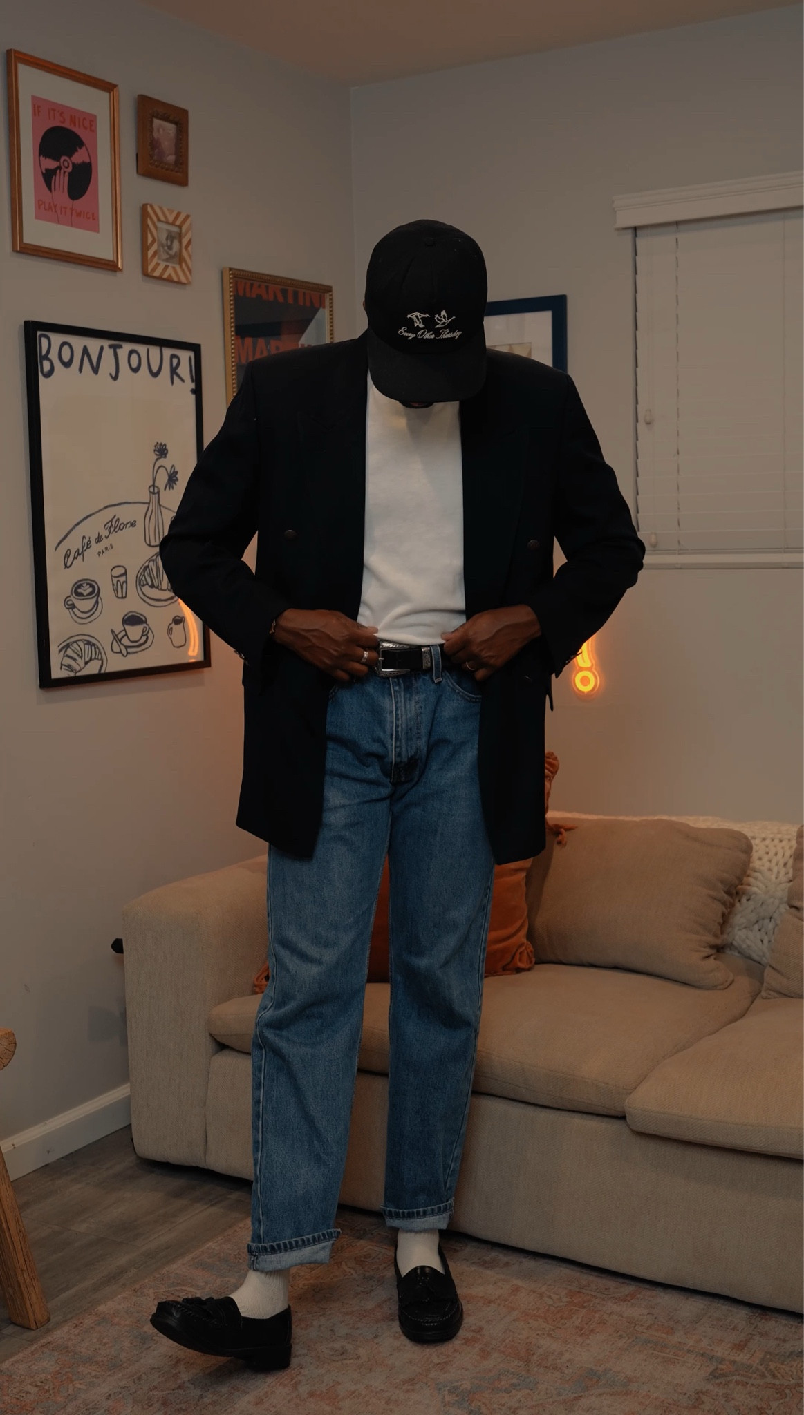 They look that balances Casual and elevated. A pair of lived in light watch jeans with a blazer is an easy way to go from Office to grab drinks with friends. It gives a sense of approachability while maintaining a sense of elegance. And right now I am obsessed with loafers thrown in with a baseball cap.