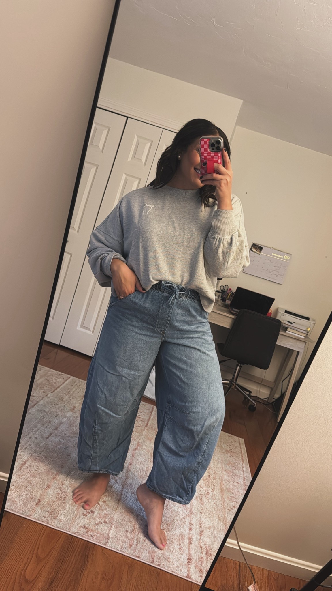 Fall outfit inspo! This cutie bow sweatshirt from Aerie and my fav barrel jeans from Gap. 



#LTKBump #LTKFindsUnder50 #LTKMidsize